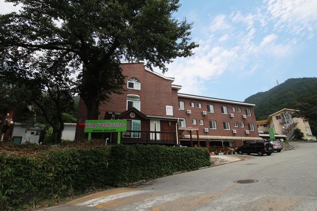 The Red House Motel Sokcho Exterior photo