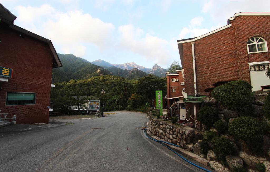 The Red House Motel Sokcho Exterior photo