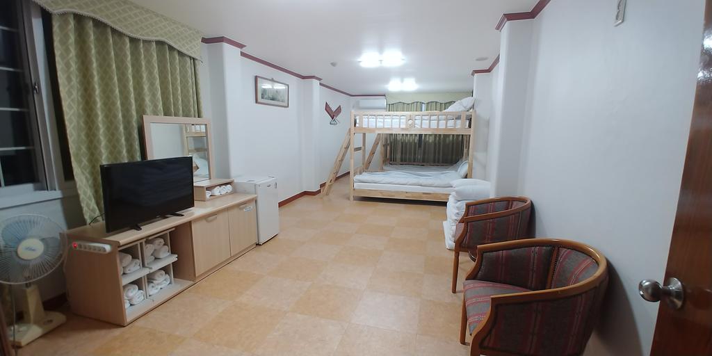 The Red House Motel Sokcho Exterior photo