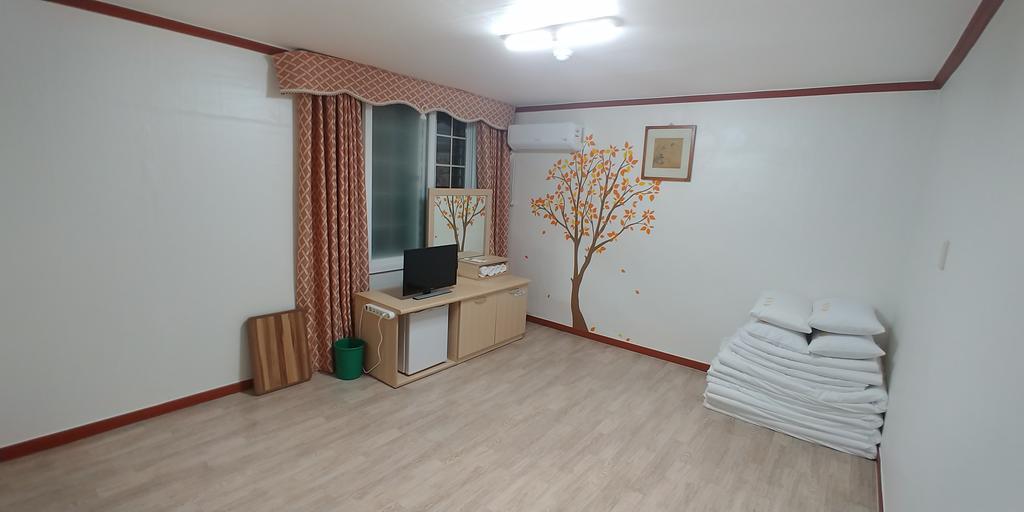 The Red House Motel Sokcho Exterior photo