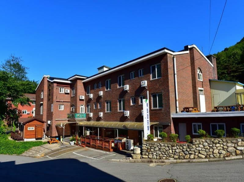 The Red House Motel Sokcho Exterior photo